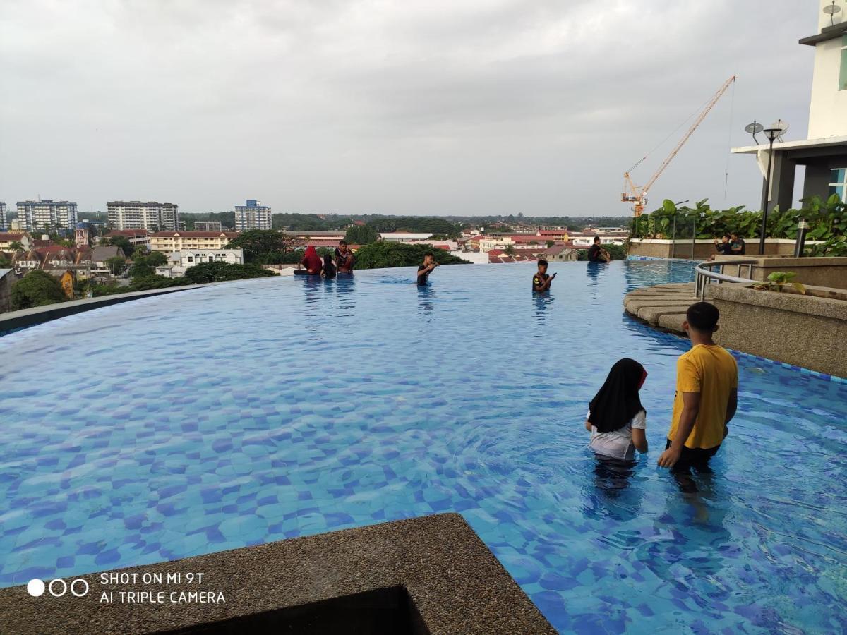 شقة Dperdana -Dinies Pool,Wifi, Centre Of Kota Bharu, 4-5 Pax المظهر الخارجي الصورة